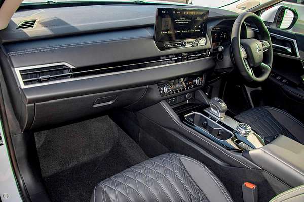 2025 Mitsubishi Outlander Exceed ZM