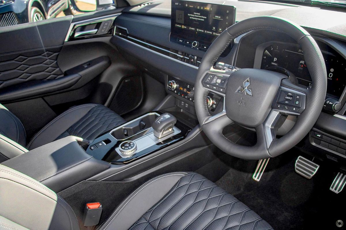 2025 Mitsubishi Outlander Exceed ZM