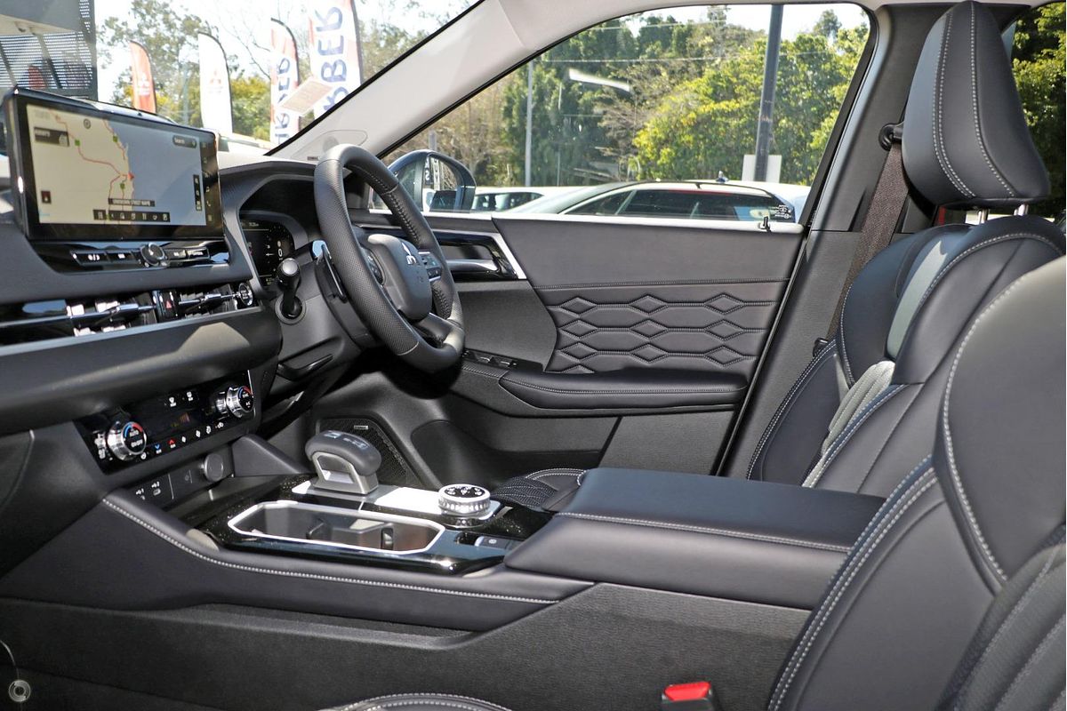 2025 Mitsubishi Outlander Exceed ZM