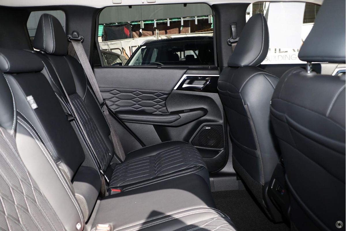 2025 Mitsubishi Outlander Exceed ZM