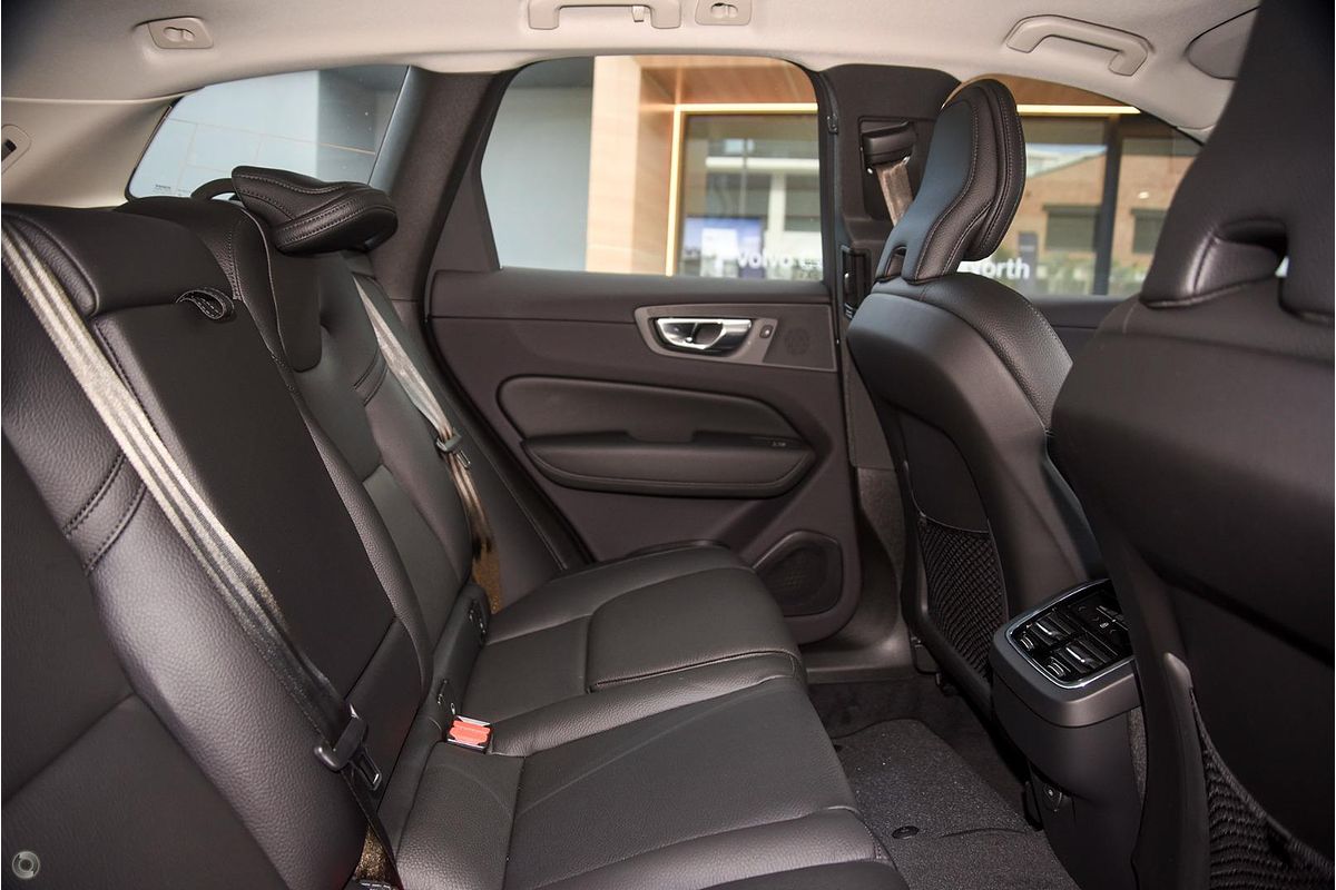 2023 Volvo XC60 Ultimate B5 Bright