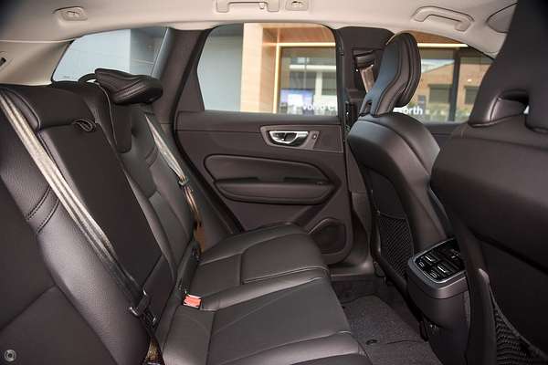 2023 Volvo XC60 Ultimate B5 Bright