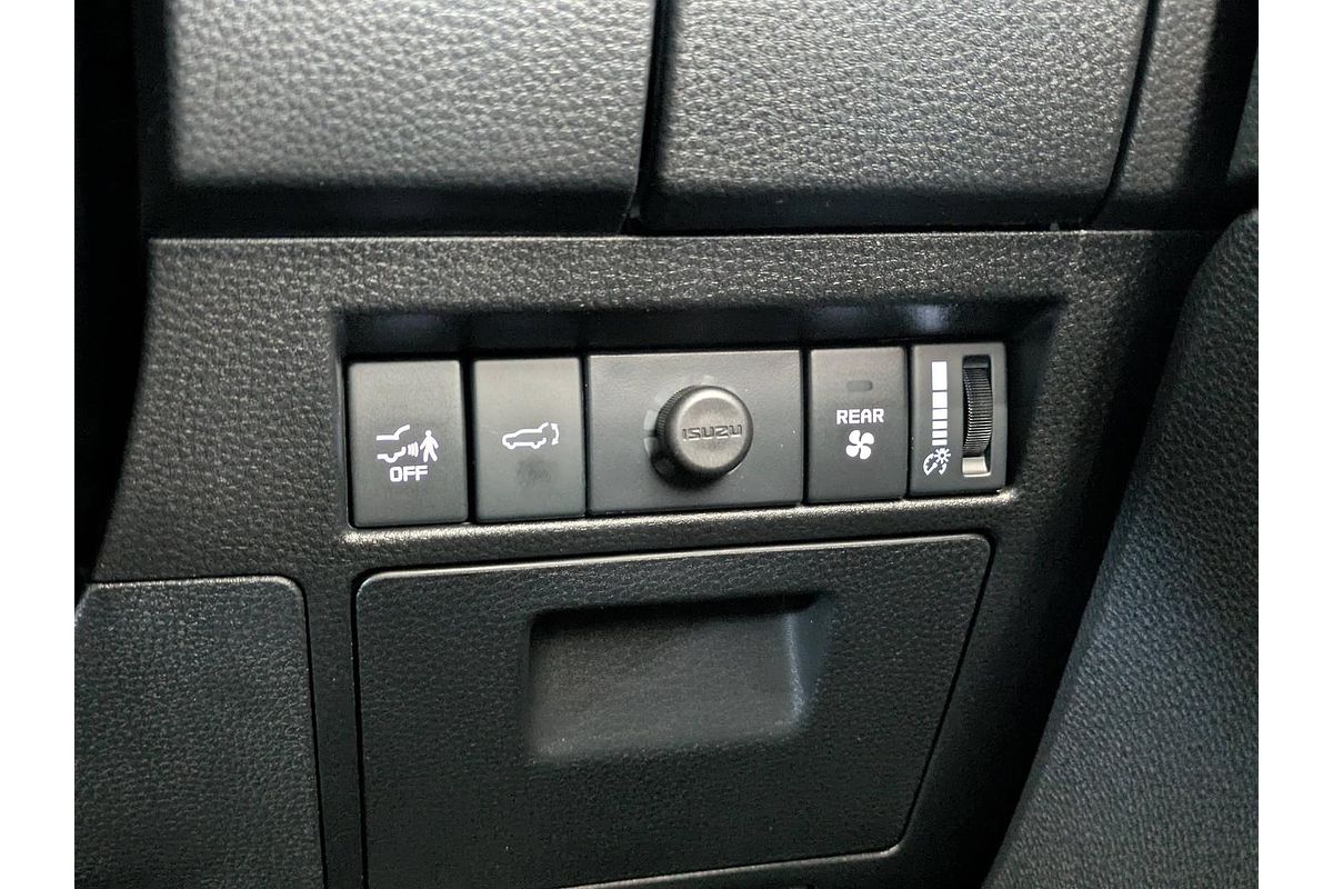 2025 Isuzu MU-X LS-T