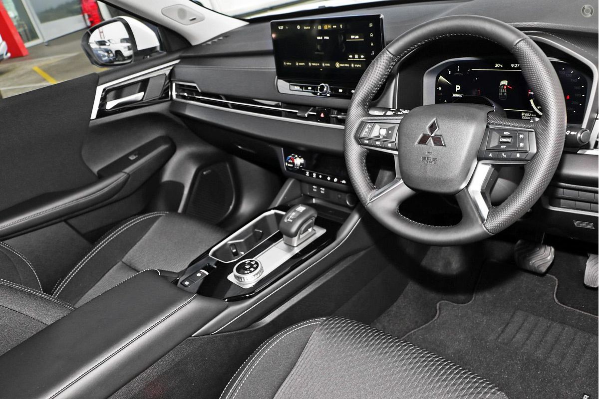 2025 Mitsubishi Outlander LS ZM