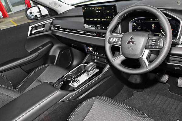 2025 Mitsubishi Outlander LS ZM