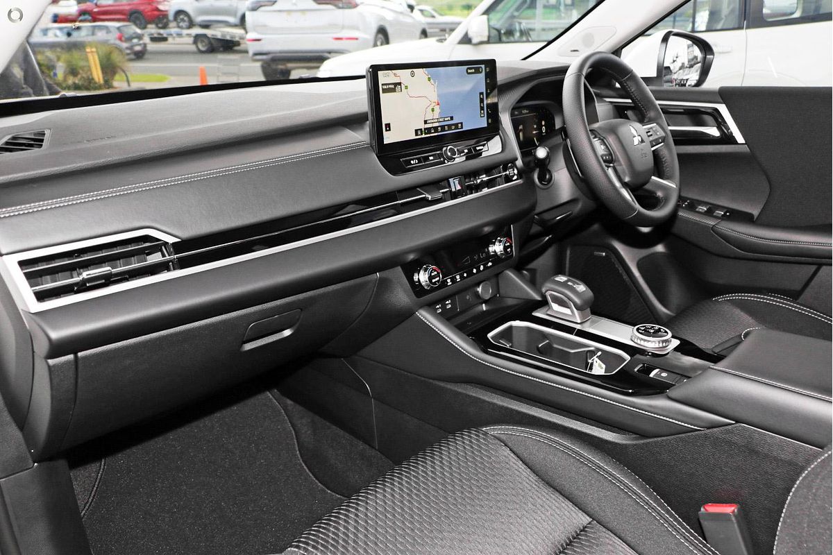 2025 Mitsubishi Outlander LS ZM