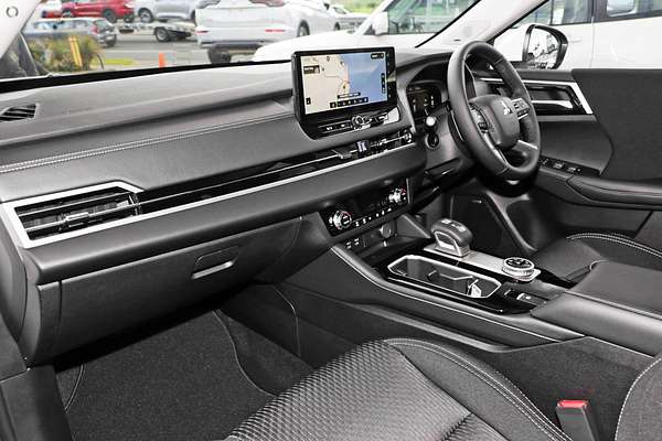 2025 Mitsubishi Outlander LS ZM