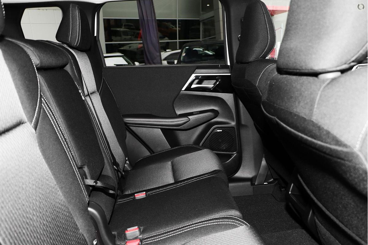 2025 Mitsubishi Outlander LS ZM