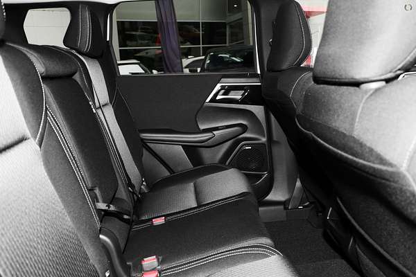 2025 Mitsubishi Outlander LS ZM