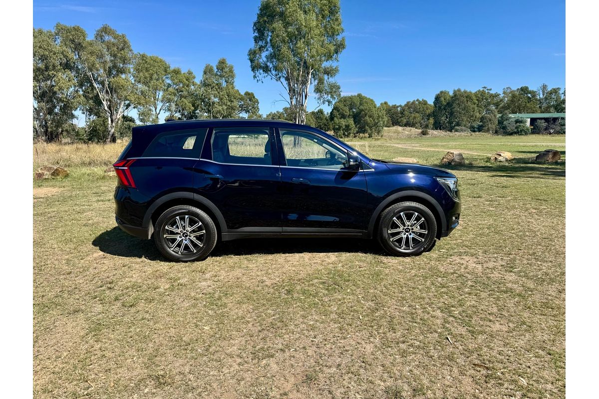 2025 Mahindra XUV700 AX7L
