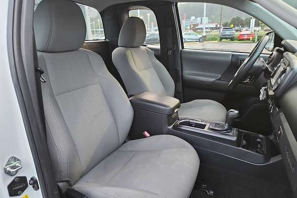 2017 Toyota Tacoma SR