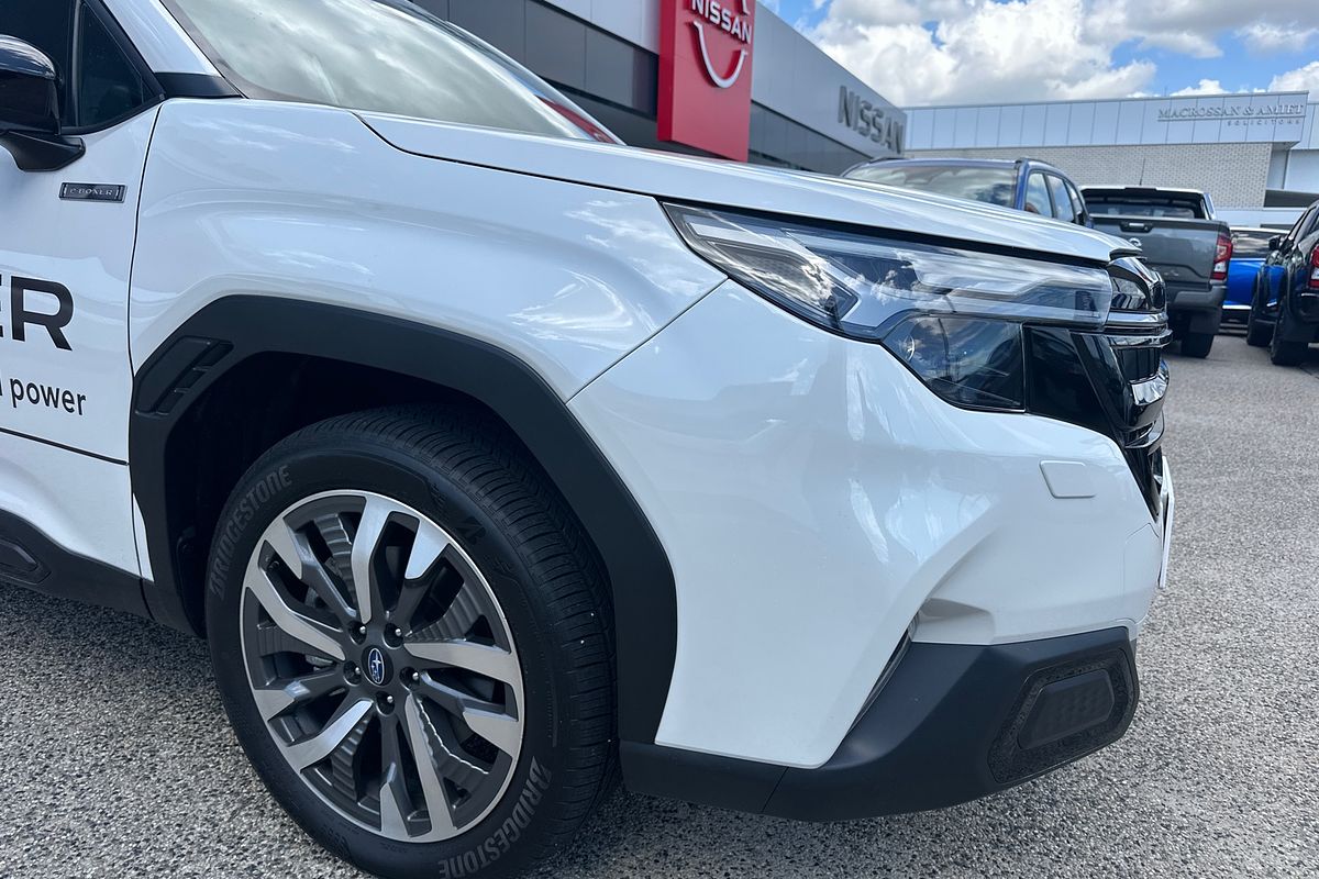 2025 Subaru Forester Hybrid Touring S6