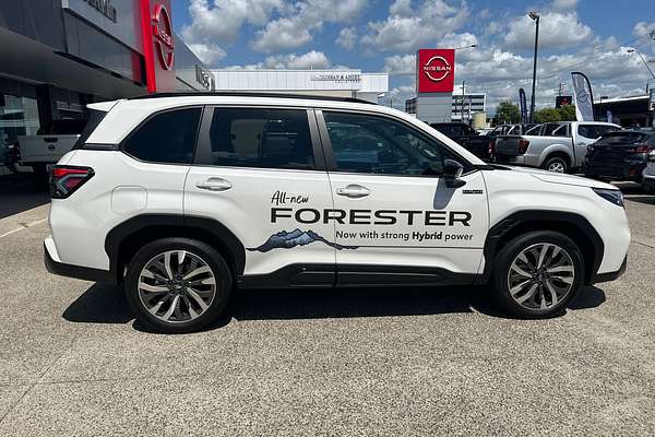 2025 Subaru Forester Hybrid Touring S6