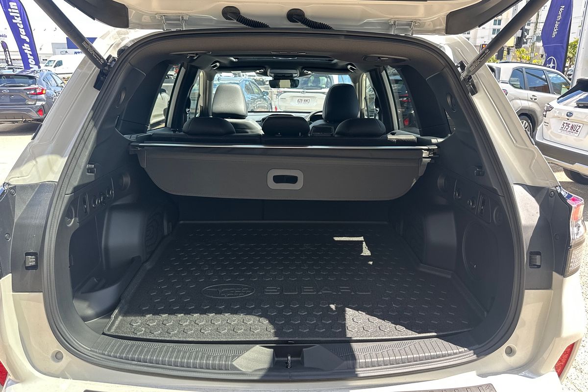 2025 Subaru Forester Hybrid Touring S6