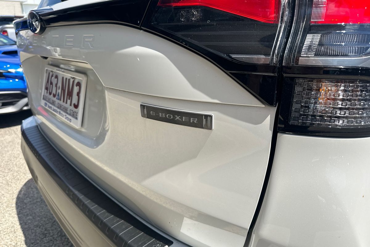 2025 Subaru Forester Hybrid Touring S6