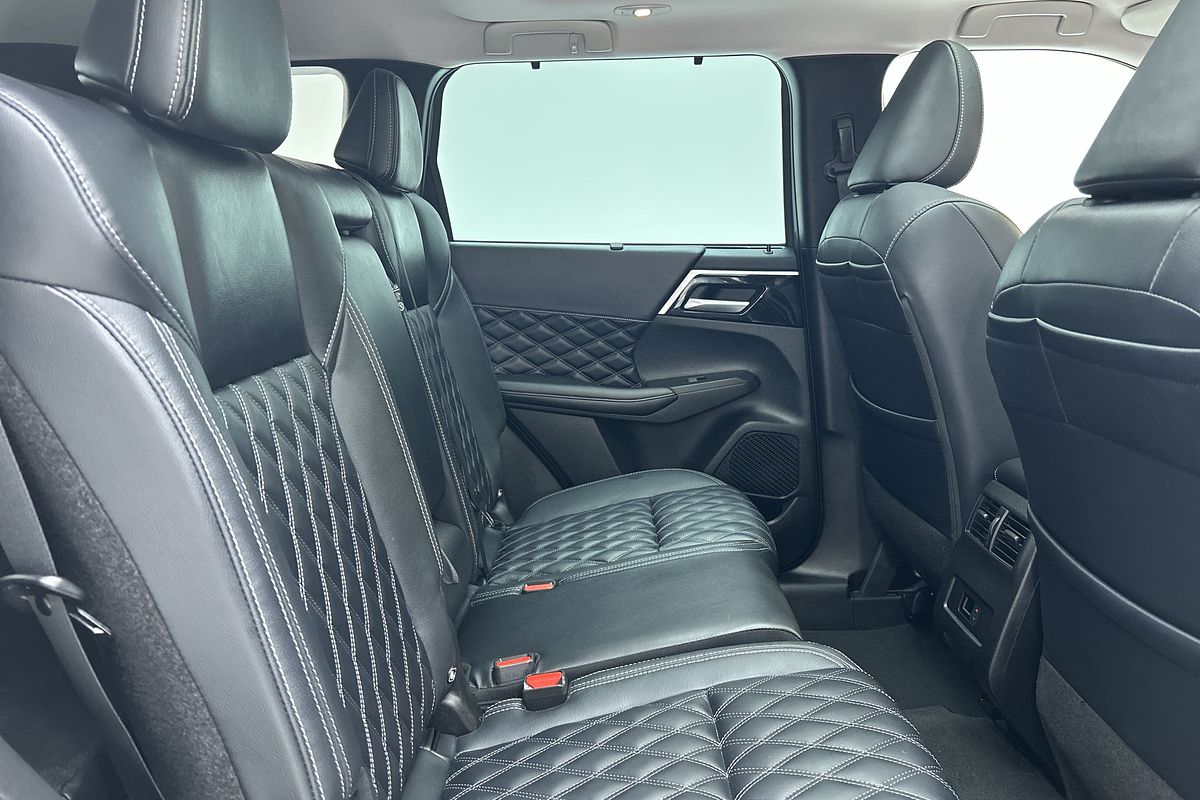 2023 Mitsubishi Outlander Exceed ZM