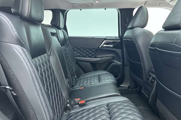 2023 Mitsubishi Outlander Exceed ZM