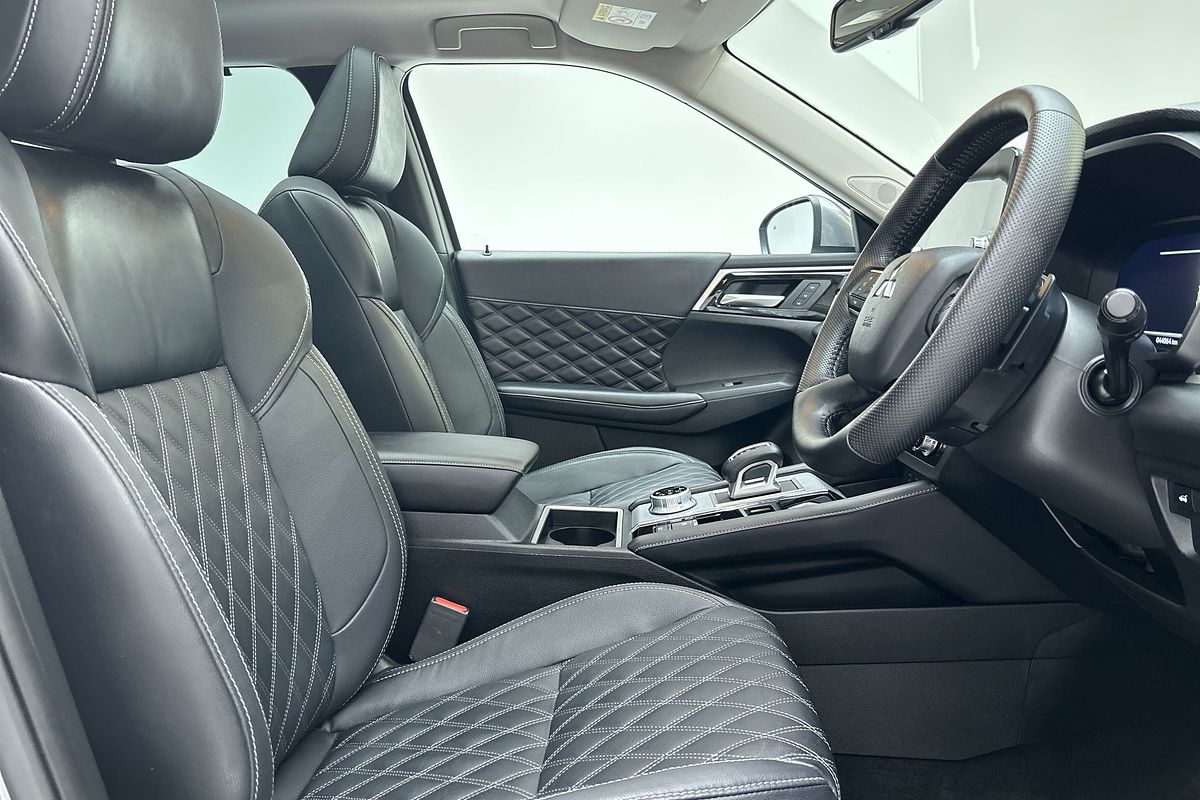 2023 Mitsubishi Outlander Exceed ZM