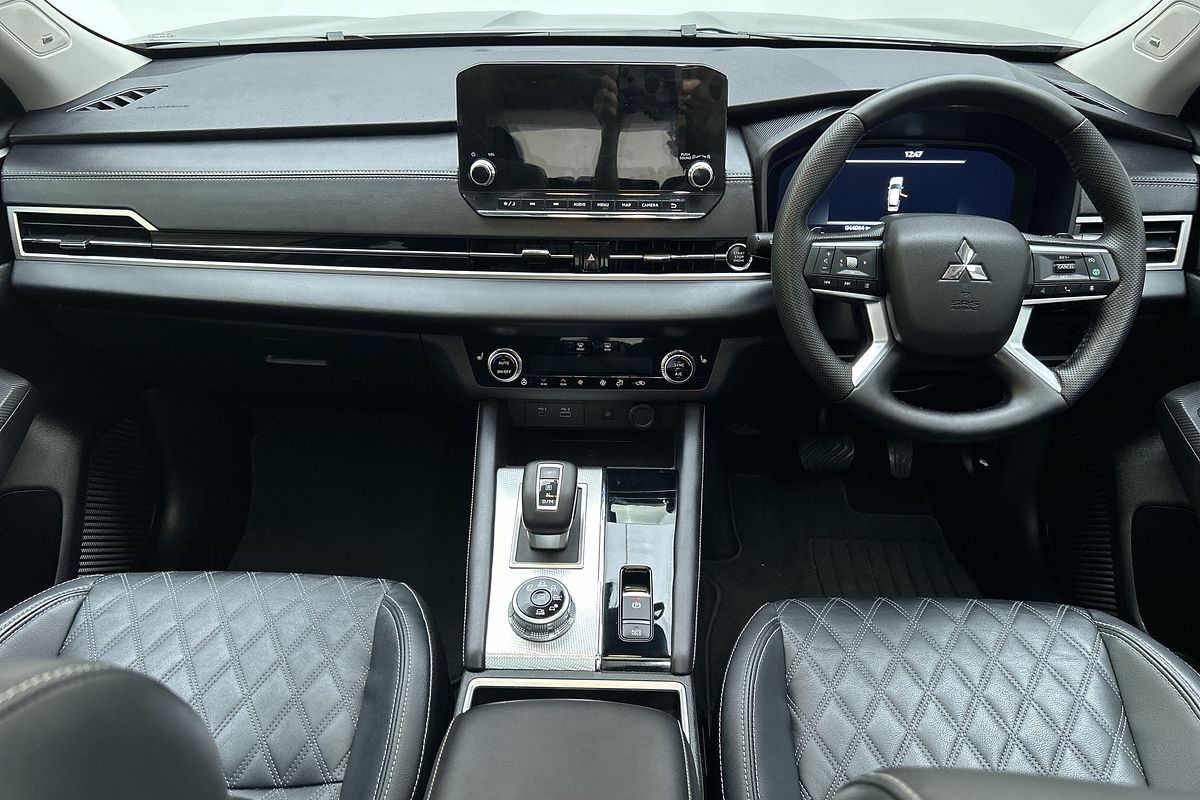 2023 Mitsubishi Outlander Exceed ZM