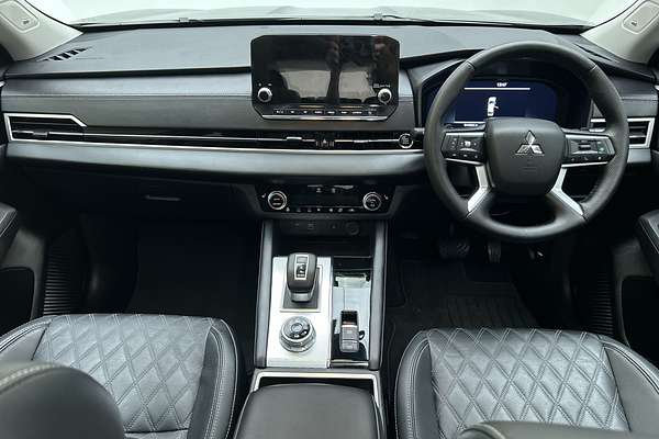 2023 Mitsubishi Outlander Exceed ZM