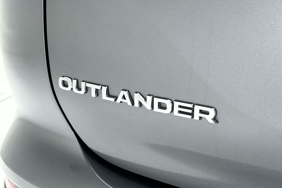 2023 Mitsubishi Outlander Exceed ZM