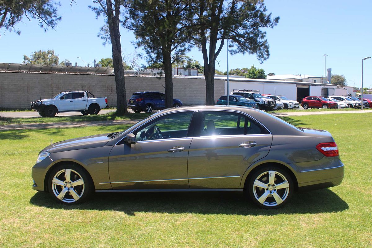 2009 MERCEDES-BENZ E250 CGI AVANTGARDE 5 SP AUTOMATIC 4D SEDAN T4