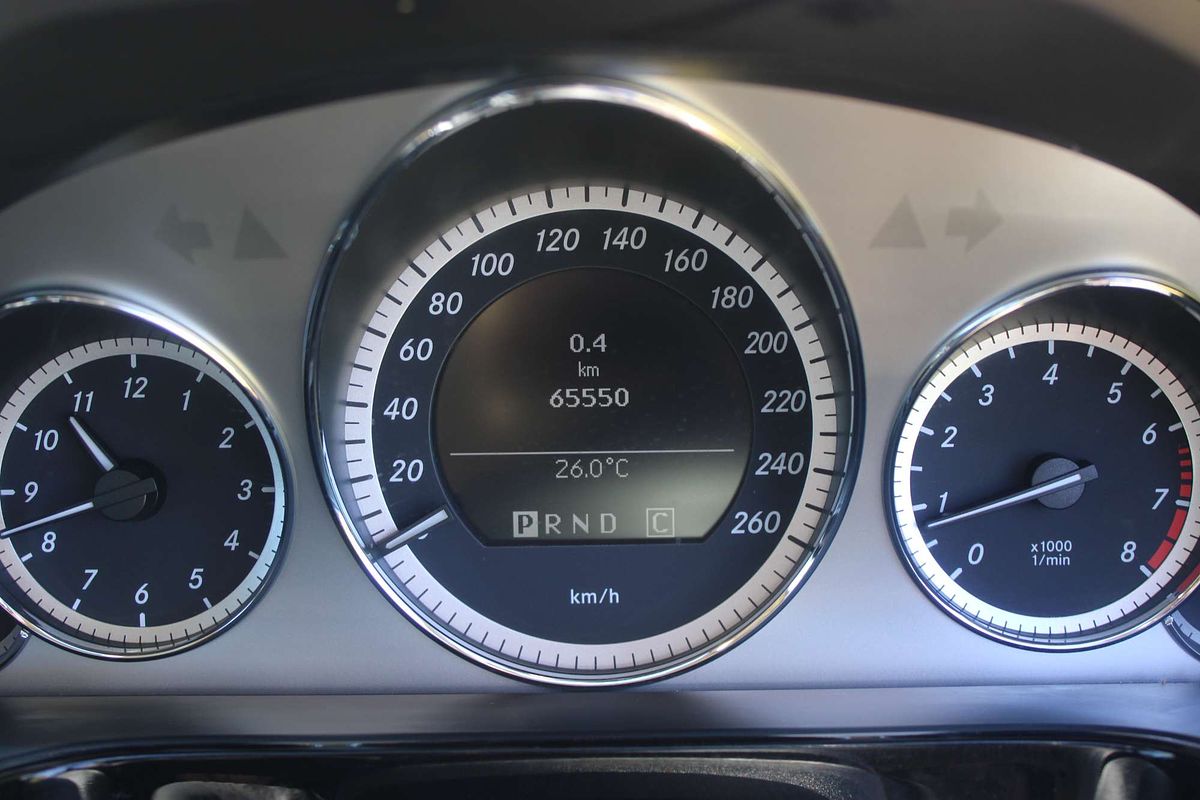 2009 MERCEDES-BENZ E250 CGI AVANTGARDE 5 SP AUTOMATIC 4D SEDAN T4
