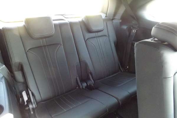 2025 Isuzu MU-X LS-T