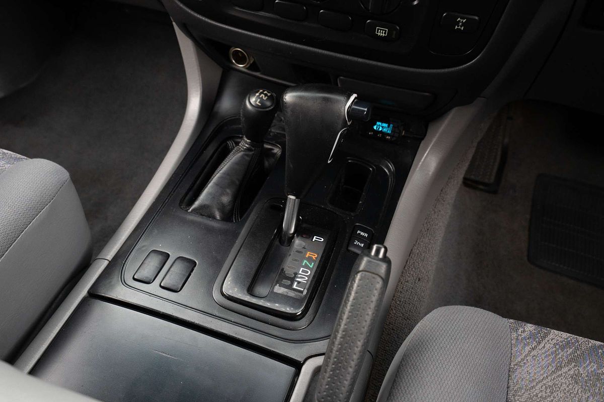 2002 Toyota Landcruiser GXL HDJ100R