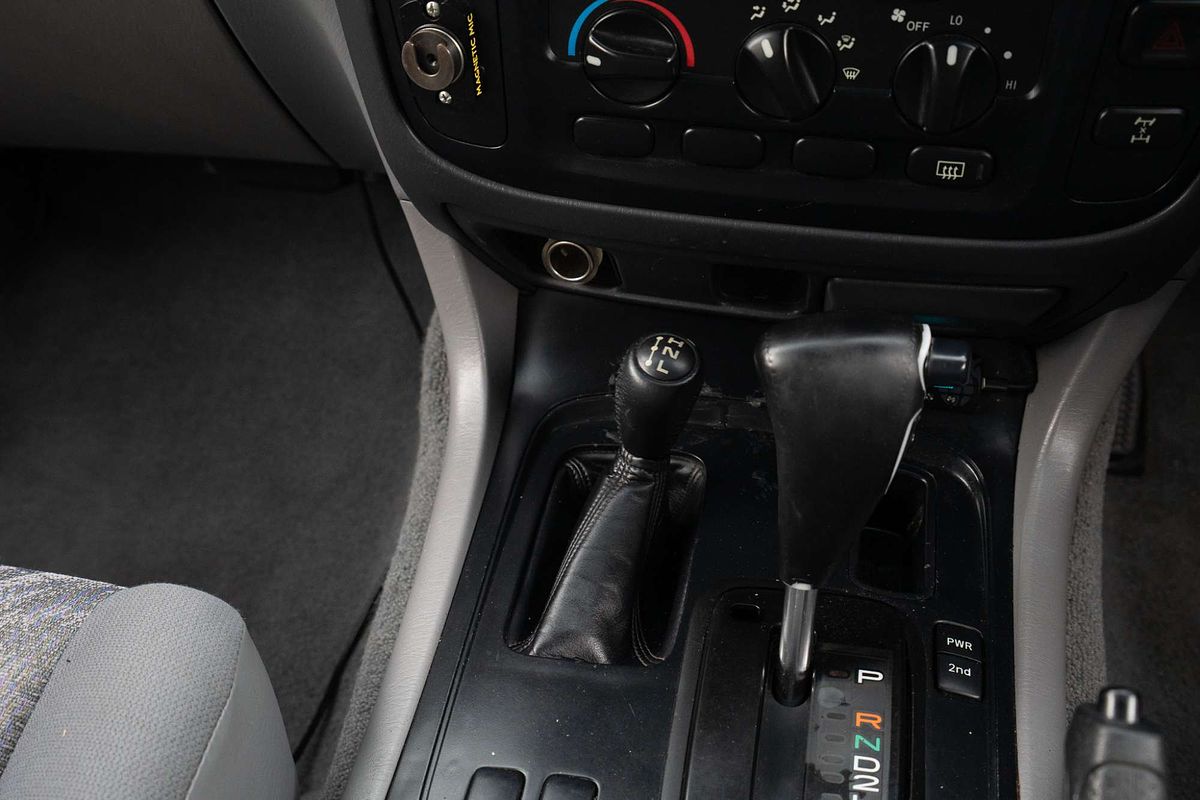 2002 Toyota Landcruiser GXL HDJ100R