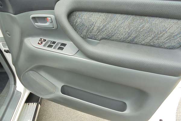 2002 Toyota Landcruiser GXL HDJ100R