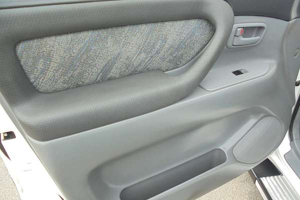 2002 Toyota Landcruiser GXL HDJ100R