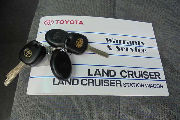 2002 Toyota Landcruiser GXL HDJ100R