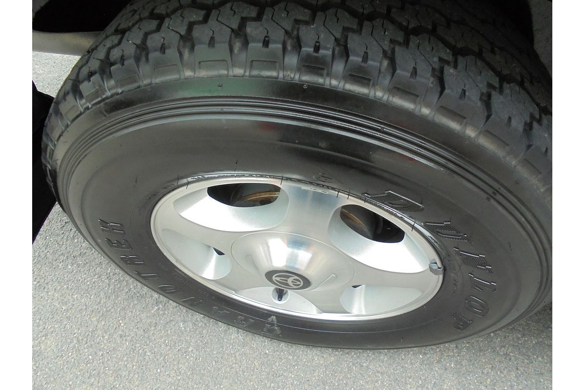 2002 Toyota Landcruiser GXL HDJ100R