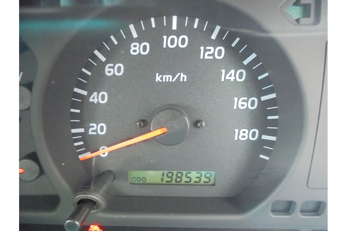 2002 Toyota Landcruiser GXL HDJ100R