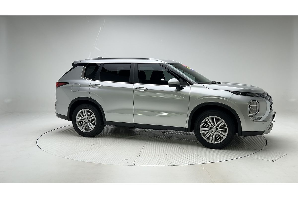 2024 Mitsubishi Outlander LS ZM