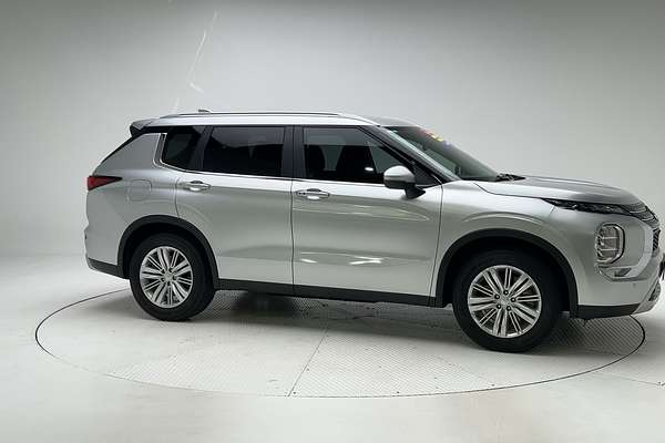 2024 Mitsubishi Outlander LS ZM