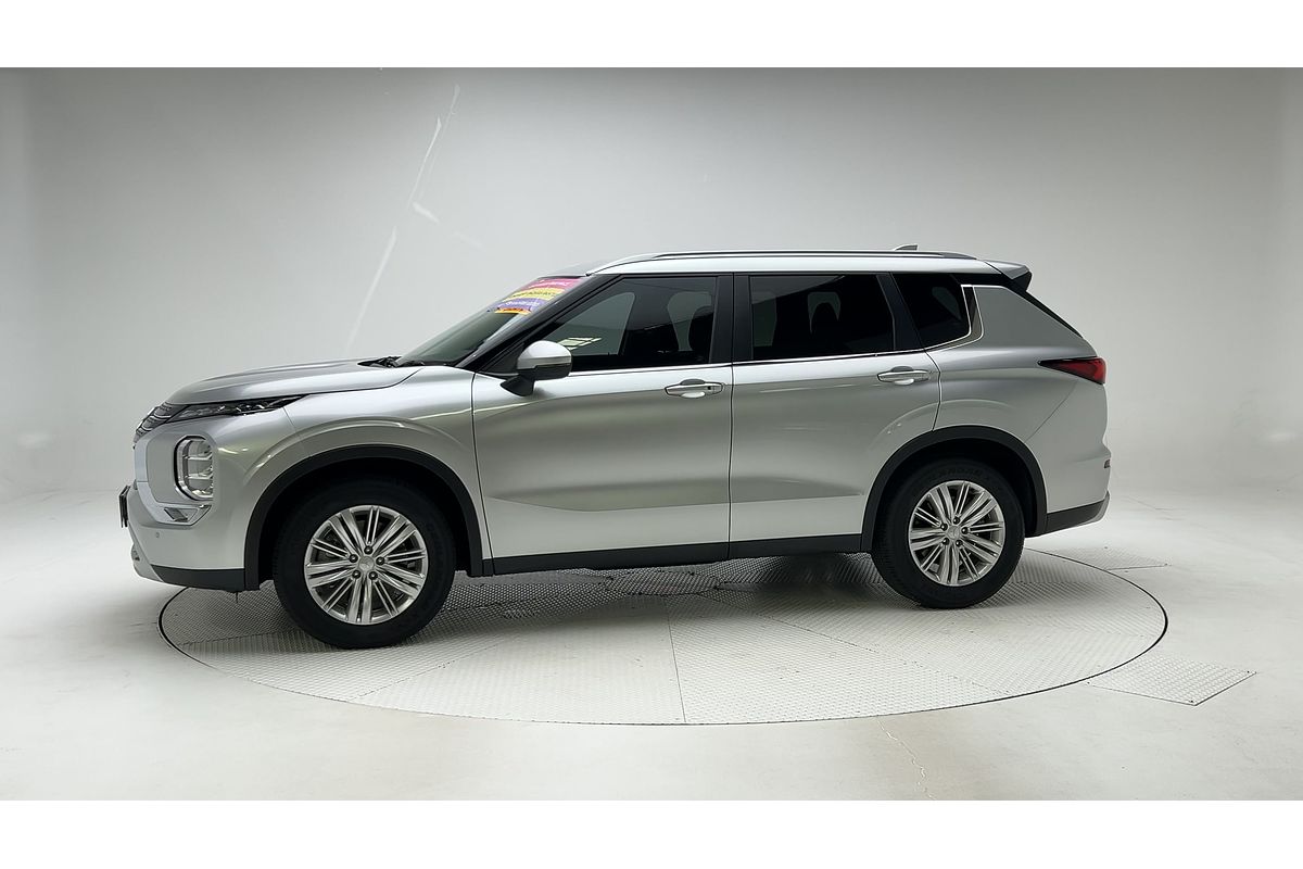 2024 Mitsubishi Outlander LS ZM