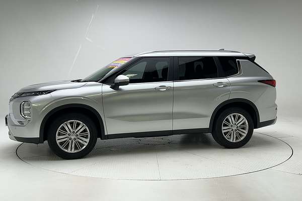 2024 Mitsubishi Outlander LS ZM