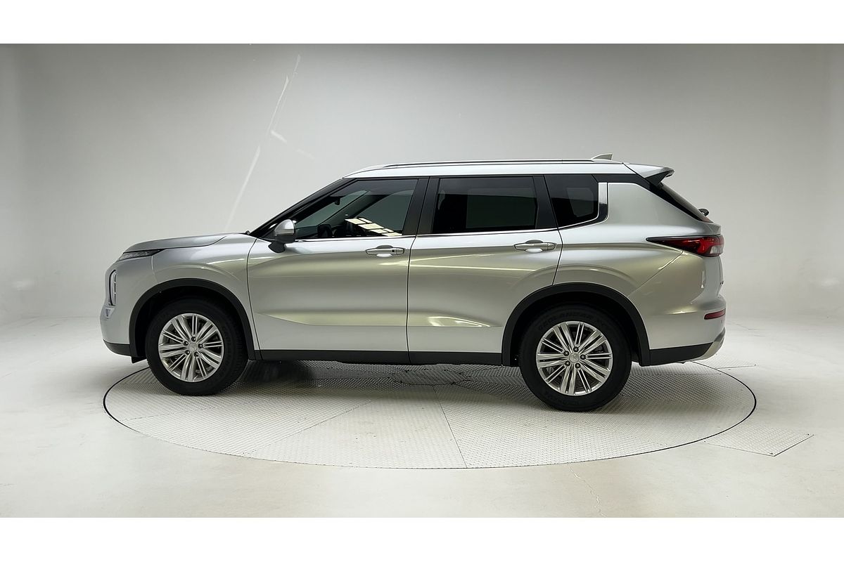 2024 Mitsubishi Outlander LS ZM