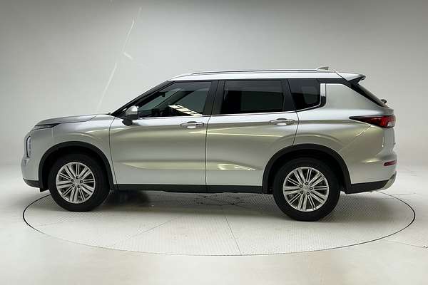 2024 Mitsubishi Outlander LS ZM