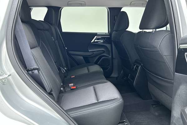 2024 Mitsubishi Outlander LS ZM