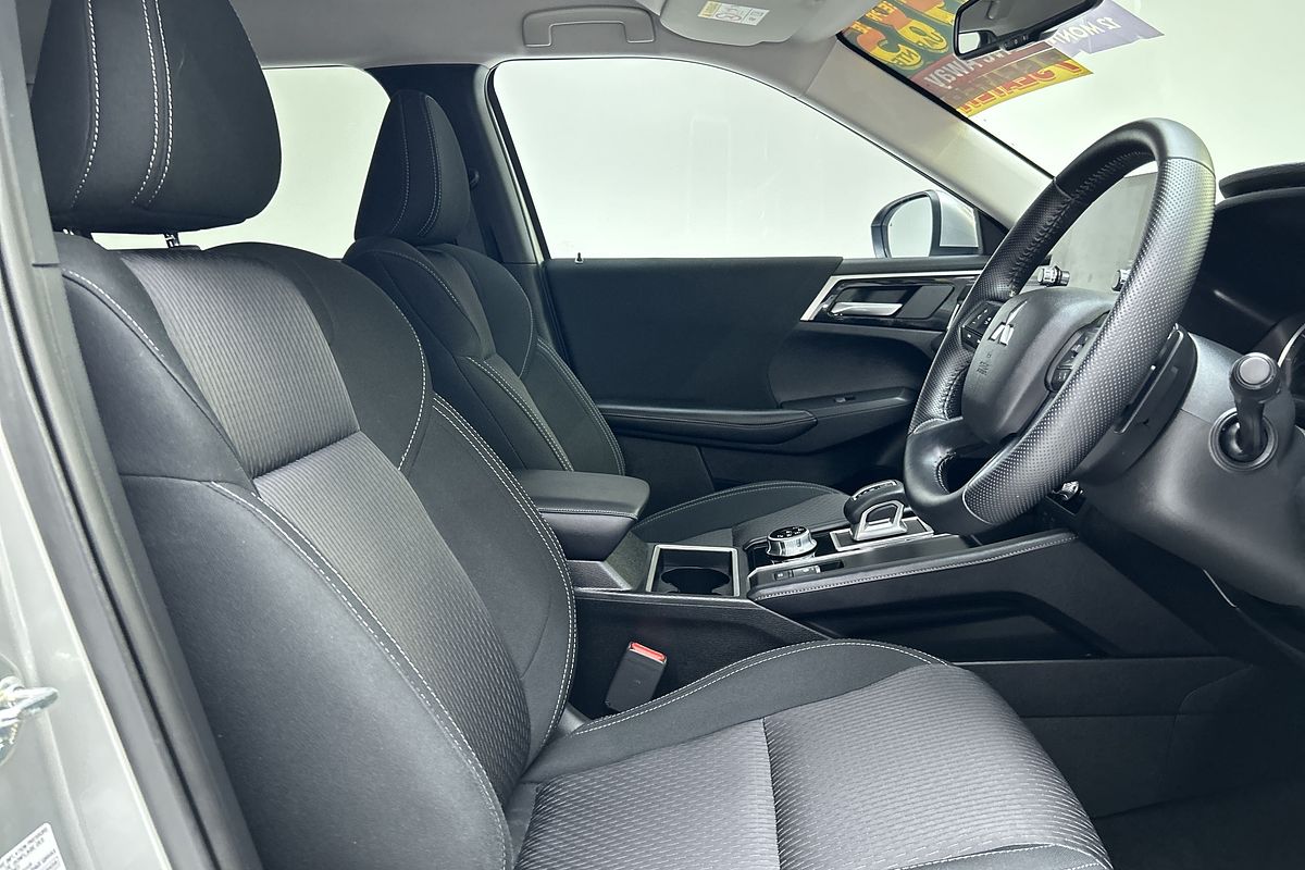 2024 Mitsubishi Outlander LS ZM