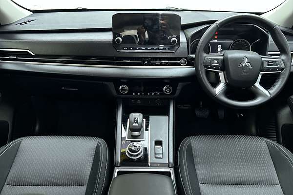 2024 Mitsubishi Outlander LS ZM