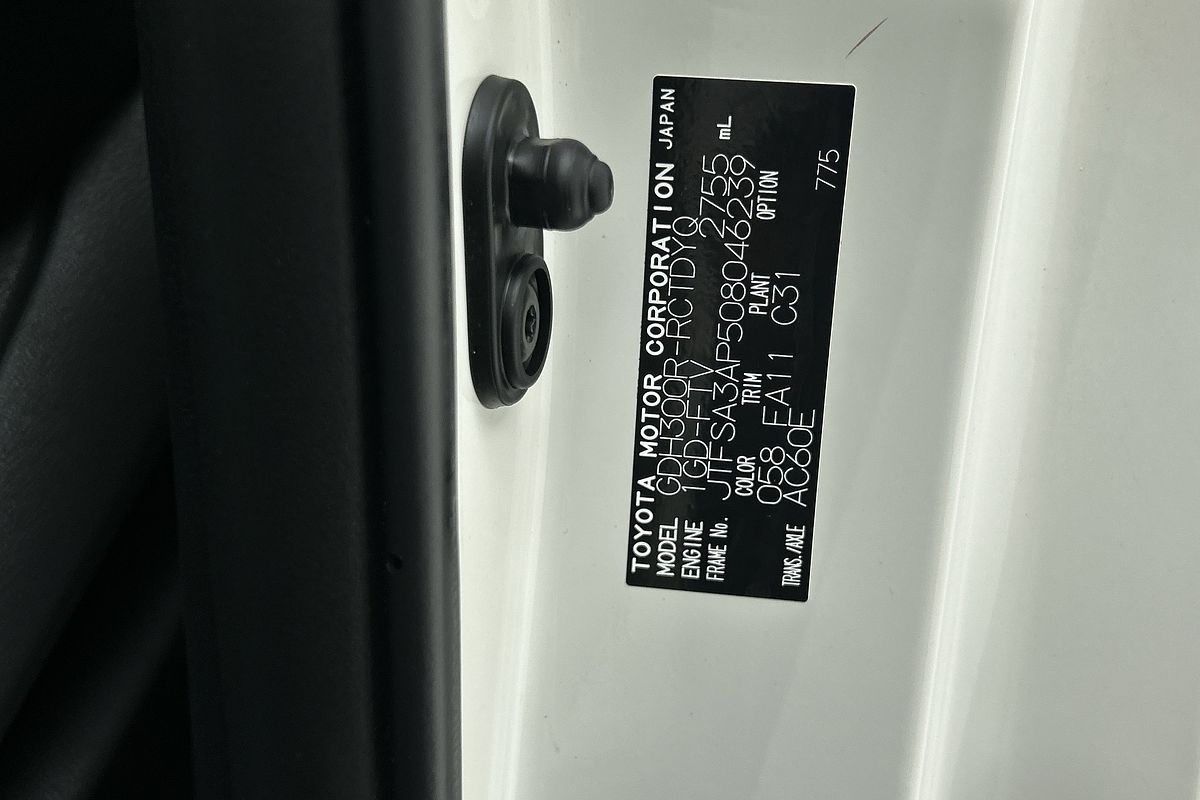 2022 Toyota Hiace GDH300R LWB