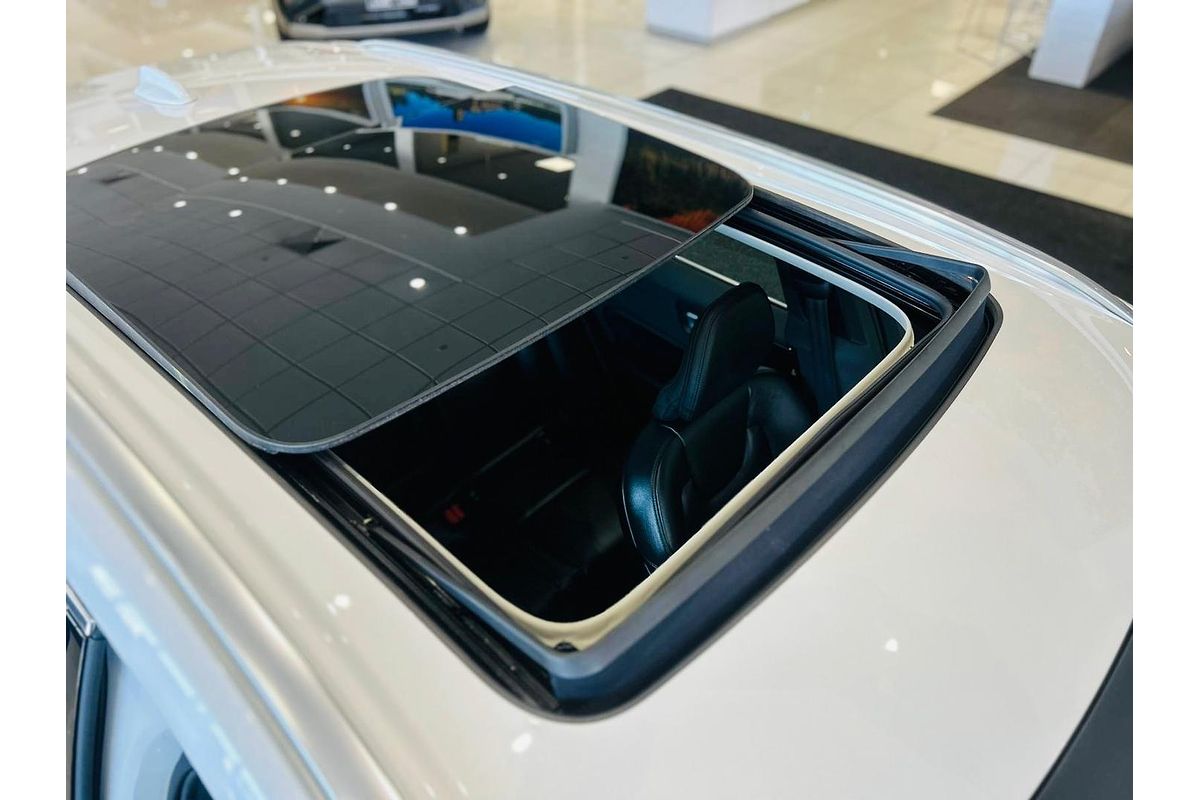 2023 Volvo XC60 Ultimate B5 Bright