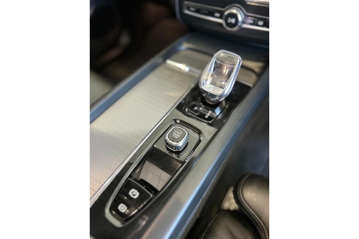 2023 Volvo XC60 Ultimate B5 Bright