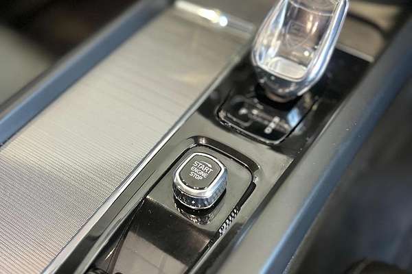 2023 Volvo XC60 Ultimate B5 Bright