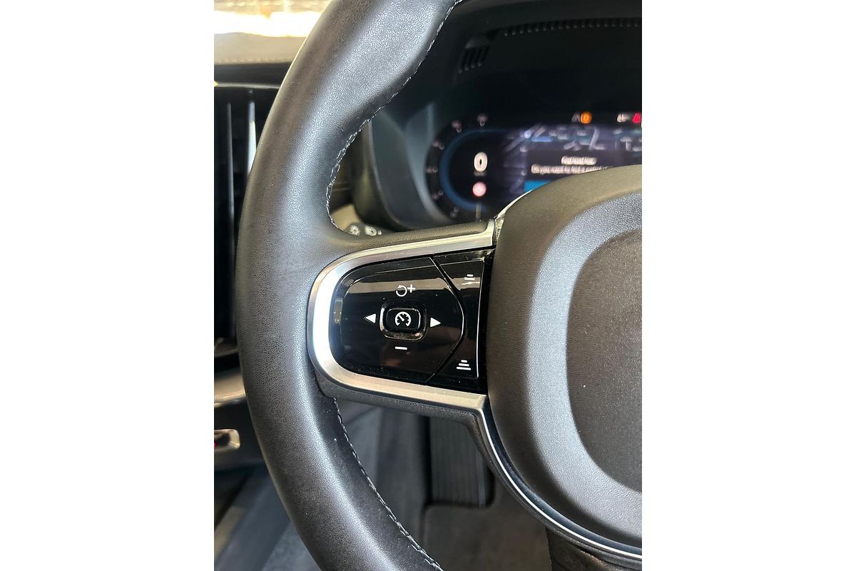 2023 Volvo XC60 Ultimate B5 Bright