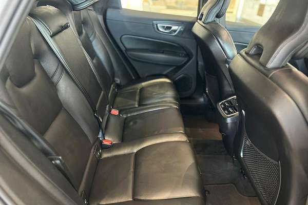 2023 Volvo XC60 Ultimate B5 Bright